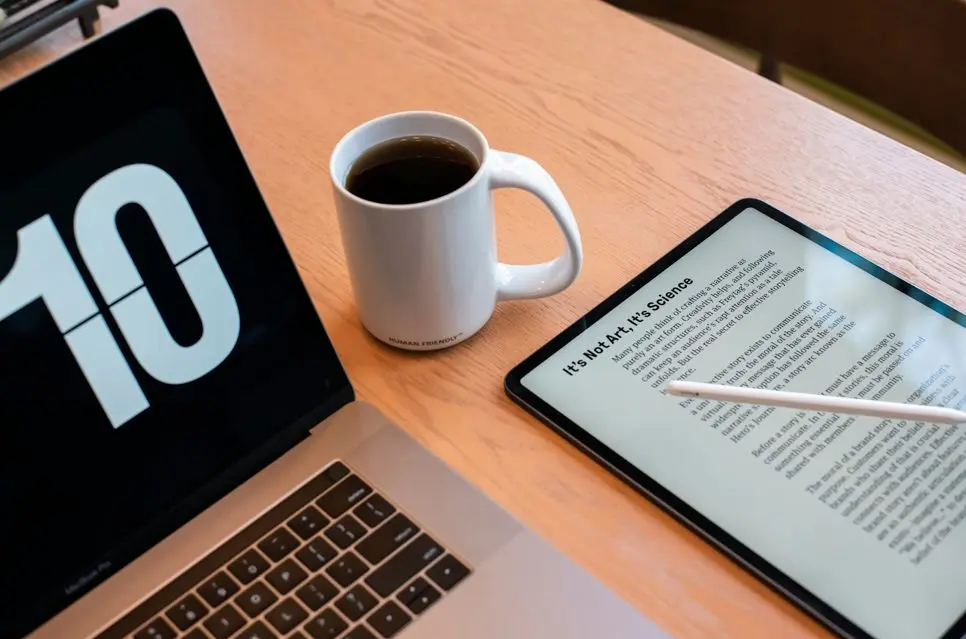 café tablette et ordinateur